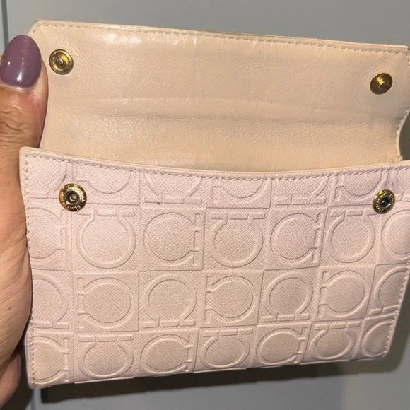 Salvatore Ferragamo Gancini continental  Pink Embossed wallet - Picture 8 of 9